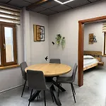 Brivibas - West / East, Free Privat Parking, Free Wifi, Self Check-in