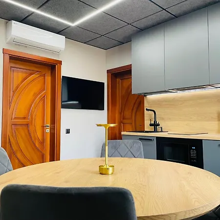 Brivibas - West / East, Free Privat Parking, Free Wifi, Self Check-in Рига