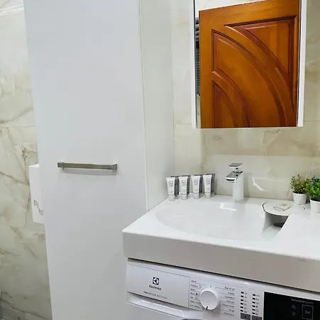 דירה Brivibas - West / East, Free Privat Parking, Free Wifi, Self Check-in ריגה