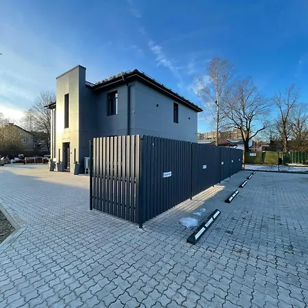 Brivibas - West / East, Free Privat Parking, Free Wifi, Self Check-in *