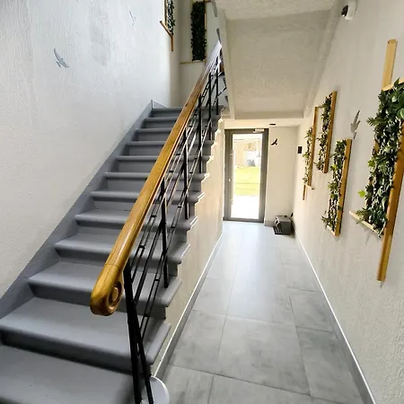 Brivibas - West / East, Free Privat Parking, Free Wifi, Self Check-in Apartment