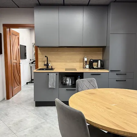 Brivibas - West / East, Free Privat Parking, Free Wifi, Self Check-in Apartment *