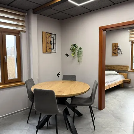 Brivibas - West / East, Free Privat Parking, Free Wifi, Self Check-in