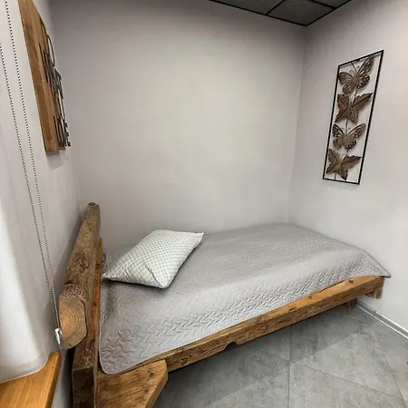 Brivibas - West / East, Free Privat Parking, Free Wifi, Self Check-in *