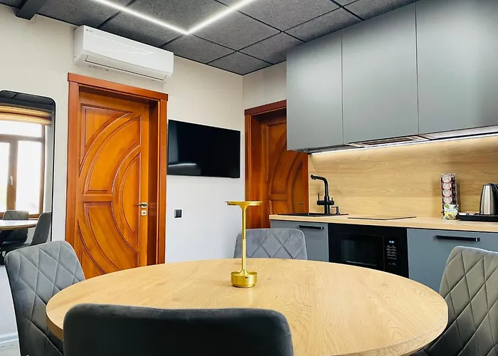 Brivibas - West / East, Free Privat Parking, Free Wifi, Self Check-in Riga