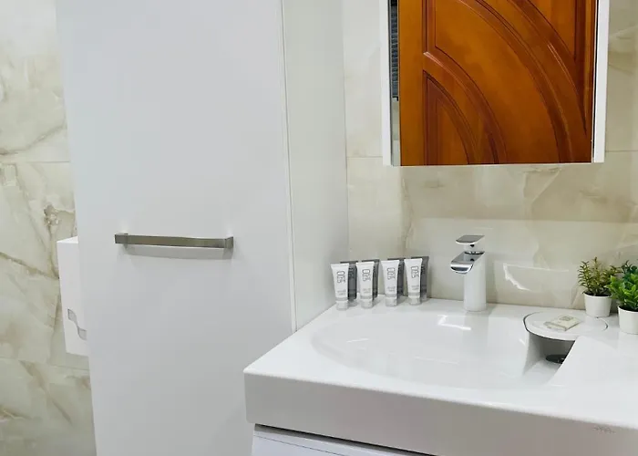 Dzīvoklis Brivibas - West / East, Free Privat Parking, Free Wifi, Self Check-in Riga