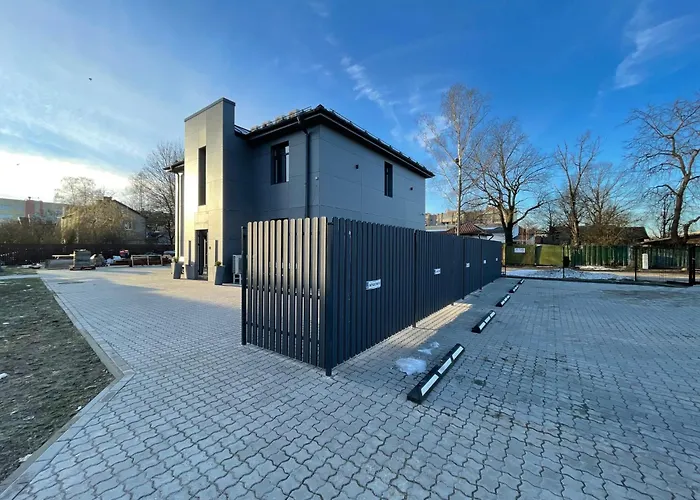 Brivibas - West / East, Free Privat Parking, Free Wifi, Self Check-in *