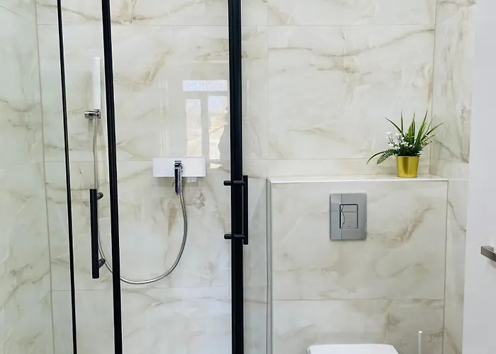 Dzīvoklis Brivibas - West / East, Free Privat Parking, Free Wifi, Self Check-in Riga