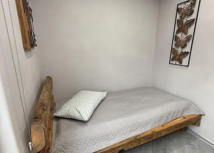 Brivibas - West / East, Free Privat Parking, Free Wifi, Self Check-in *