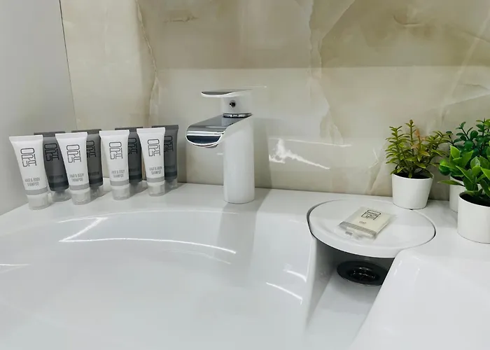 Brivibas - West / East, Free Privat Parking, Free Wifi, Self Check-in *