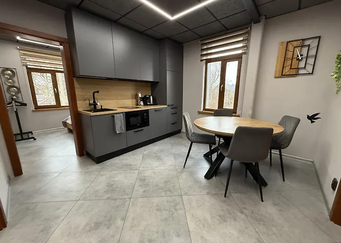 Brivibas - West / East, Free Privat Parking, Free Wifi, Self Check-in *